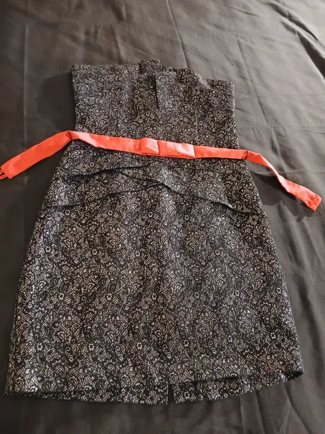 Vestido fiesta sin tirantes negro y plateado