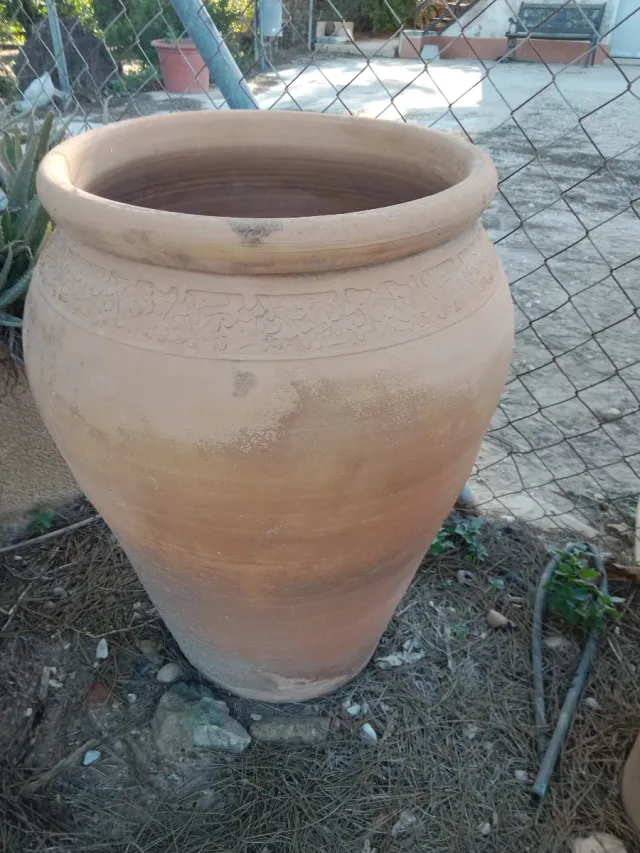 2 tinajas de arcilla beige 70 las dos 40e una