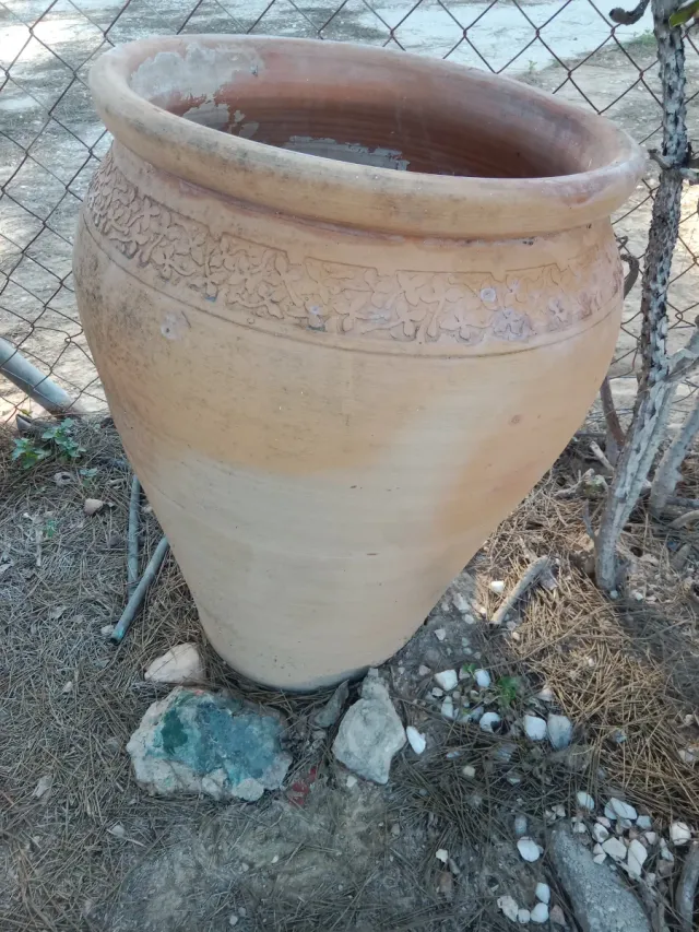 2 tinajas de arcilla beige 70 las dos 40e una