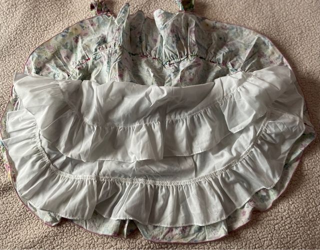 Vestido floral con lazo rosa