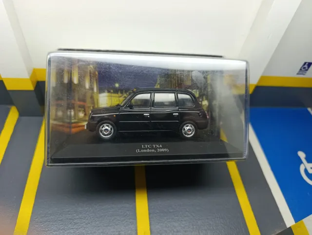 Lote 2 coche 1/43 Panhard Dyna Z taxi London taxi
