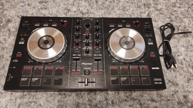 Controladora DJ Pioneer DDJ-SB Serato