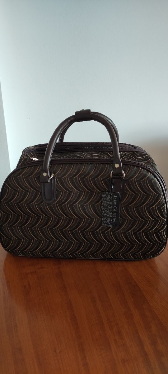 Bolso grande estampado..45 largo.30 alto.22 fondo.