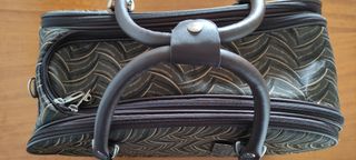 Bolso grande estampado..45 largo.30 alto.22 fondo.