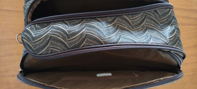 Bolso grande estampado..45 largo.30 alto.22 fondo.