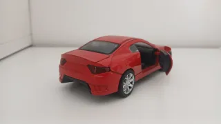 Coche miniatura rojo
