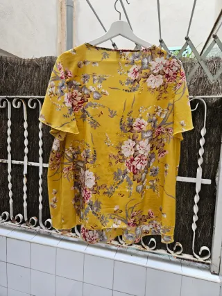 Blusa fluida estampada floral