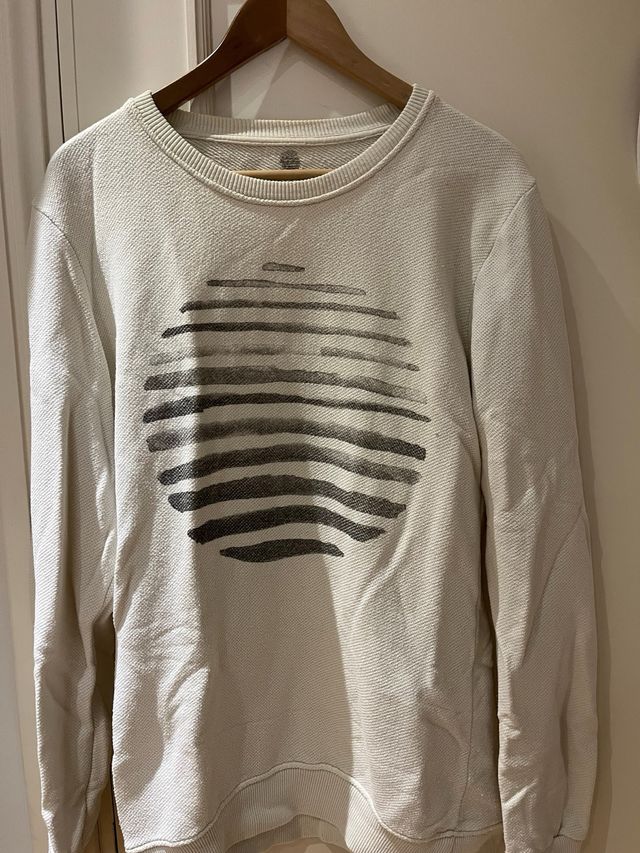 Jersey gris y blanco con estampado