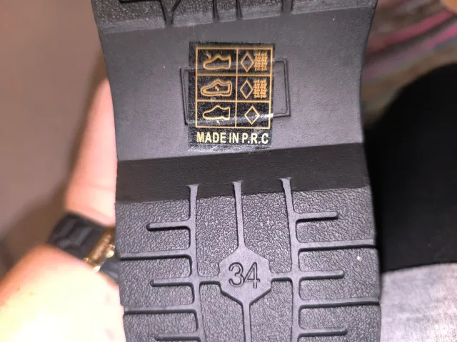 Botas niña charol con flor rosa