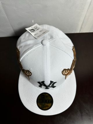Gorra New Era Blanca y Marrón