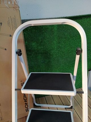 SONGMICS GSL12WT Escalera Plegable con 2 Peldaños 