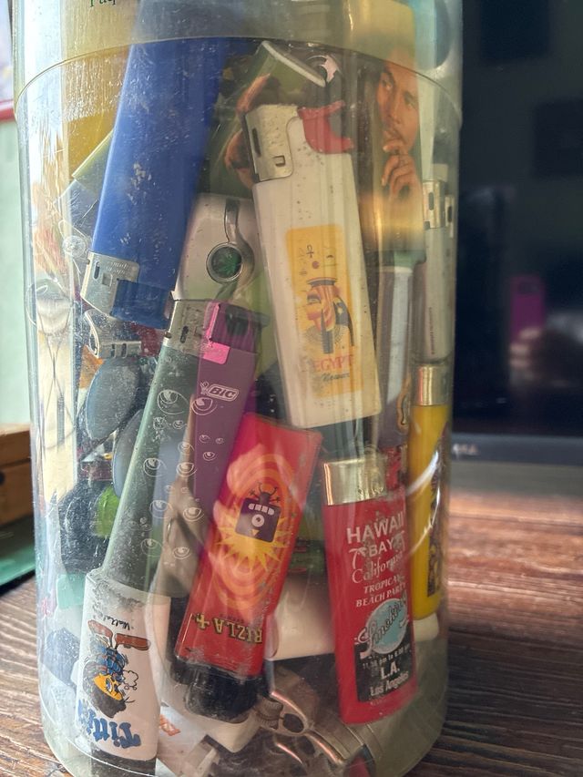 Lotto accendini vari colori