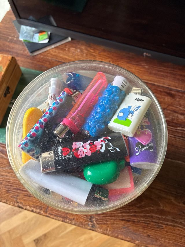 Lotto accendini vari colori