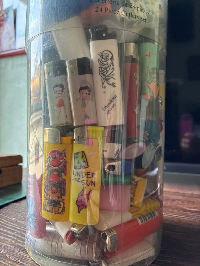 Lotto accendini vari colori