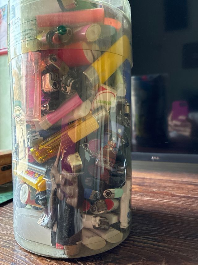 Lotto accendini vari colori