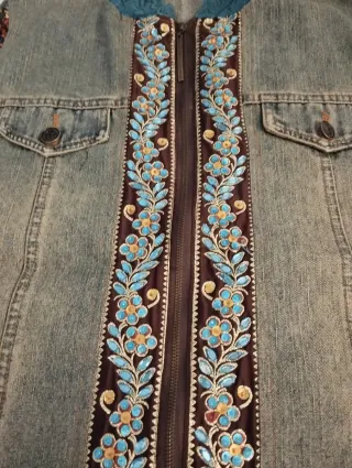 Chaqueta vaquera bordada