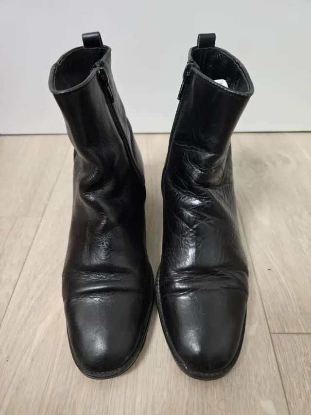 Botines de piel negros