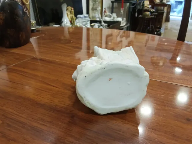 Figura de porcelana antigua