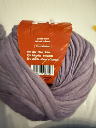 2 ovillos lana Akelarre Guillema Rosas Crafts