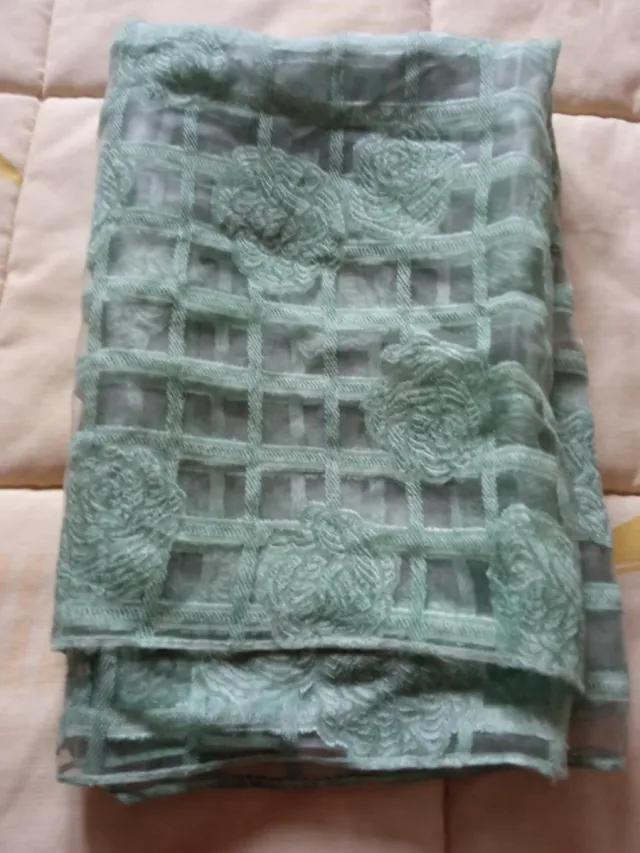 Fular decorativo verde agua .