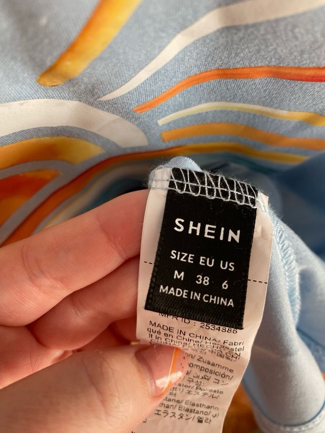 Camiseta Shein azul con estampado de sol