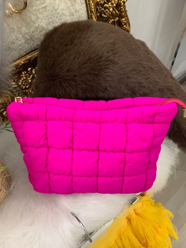 Neceser fucsia acolchado