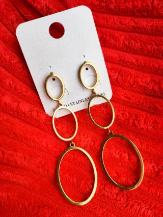 Pendientes de acero largos dorados ovalados