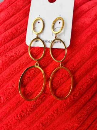 Pendientes de acero largos dorados ovalados