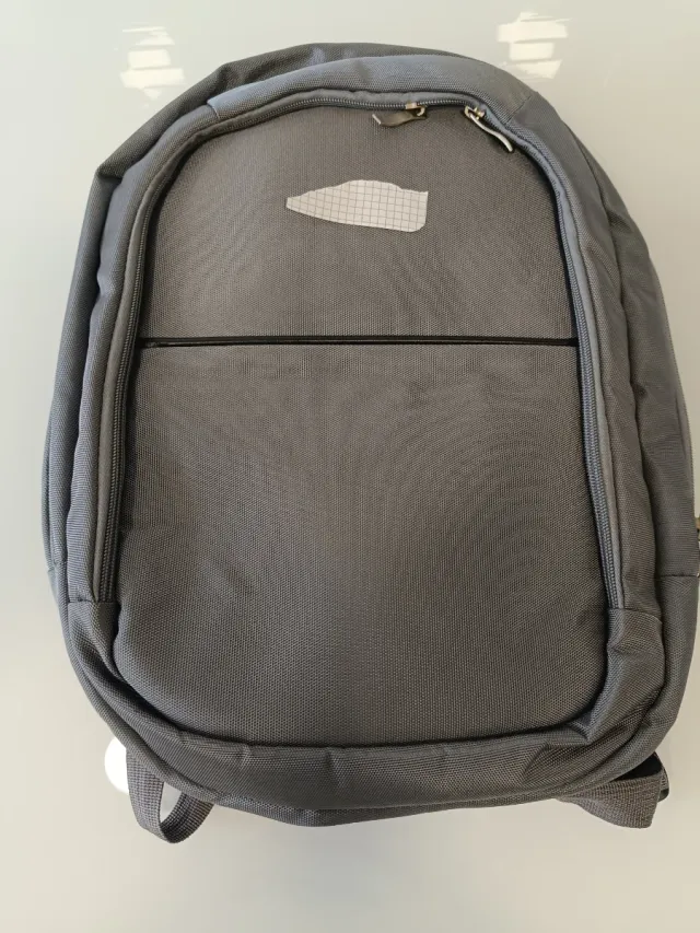 Mochila gris para portátil u otros usos