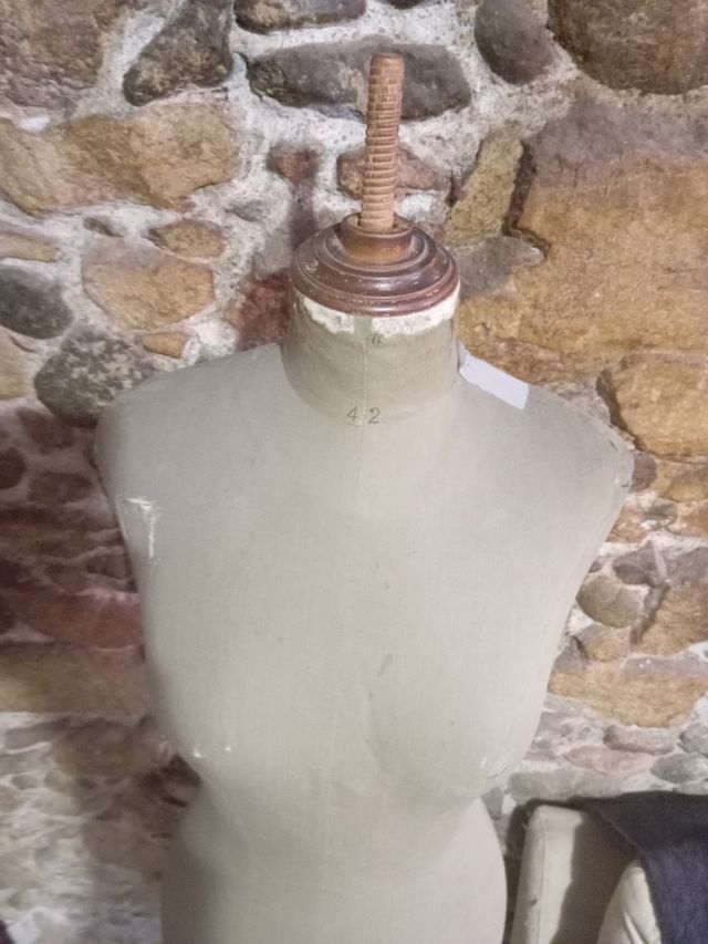 Maniquí de costura beige Balleste Barcelona