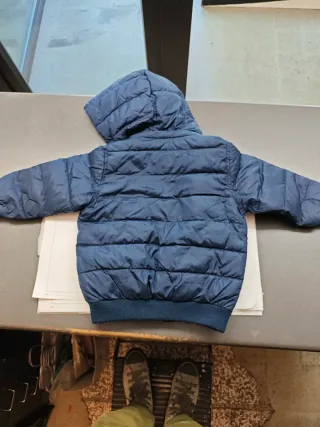 Giubbino imbottito bimbo/bimba blu con cappuccio s