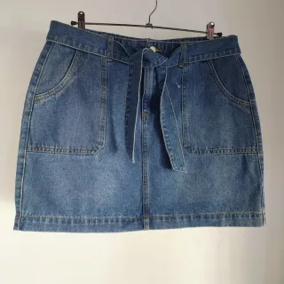 Minifalda vaquera azul con cinturón