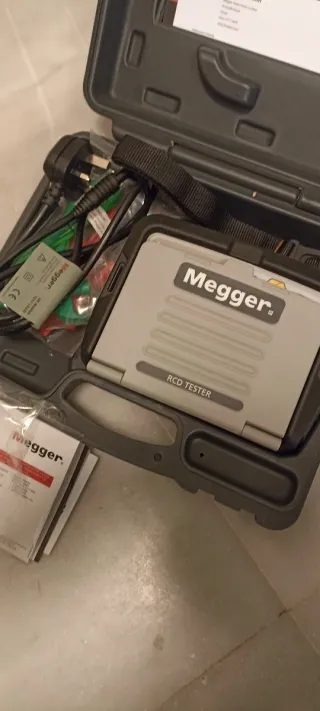 Comprobador diferenciales Megger RCDT320