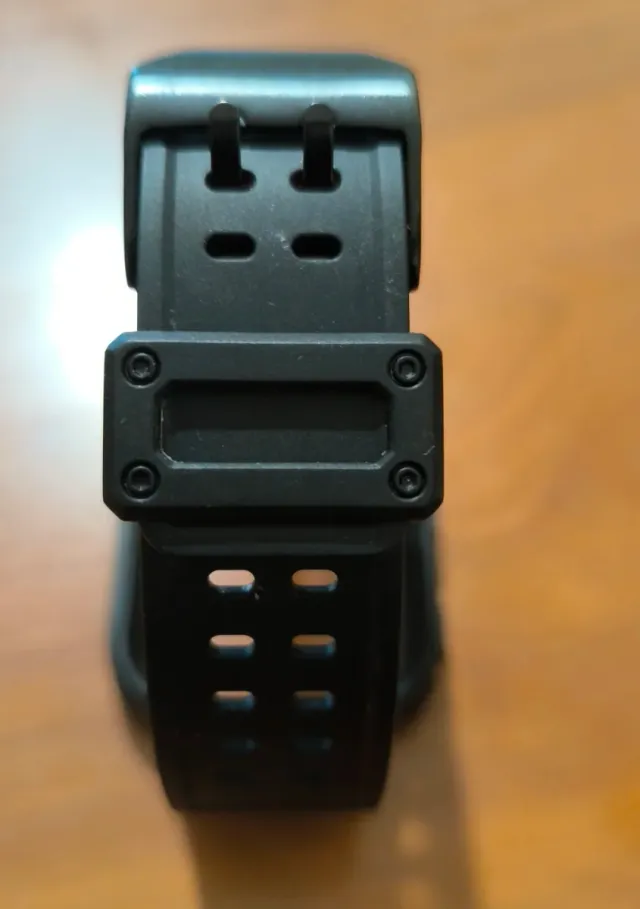 Protezione Armatura Fitbit Versa Nera