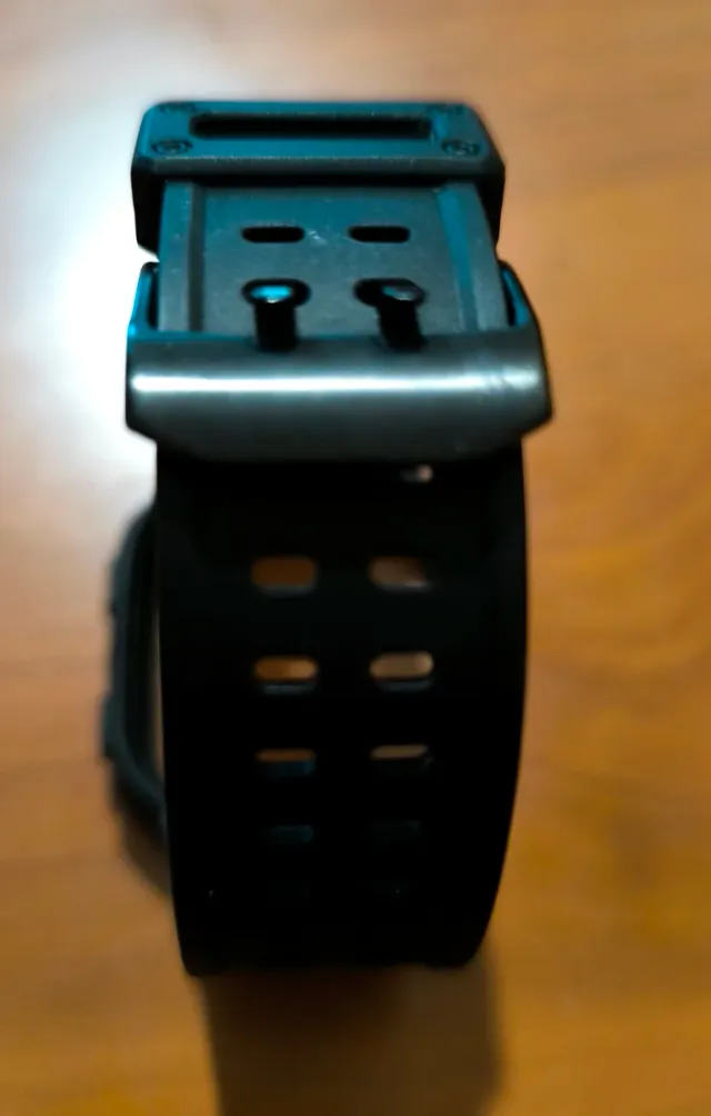 Protezione Armatura Fitbit Versa Nera