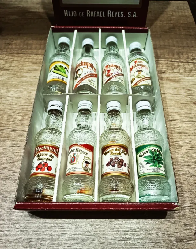 Estuche Miniaturas Licores Machaquito