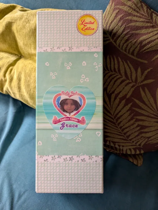 Muñeca Ruby Red Fashion Friends LE Navidad Grace