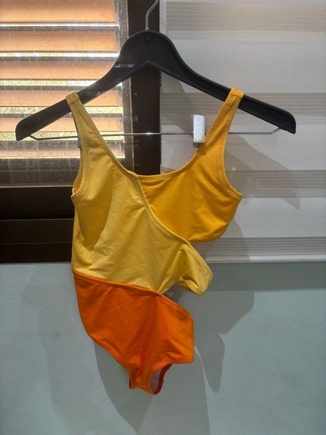 Bañador con aberturas laterales de Zara