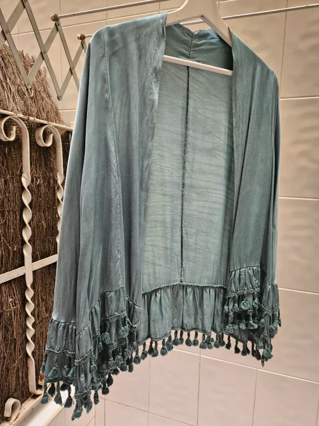 Blusa abierta satinada verde azulado talla única