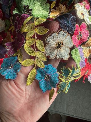 Chaleco-capa tul bordado flores multicolor