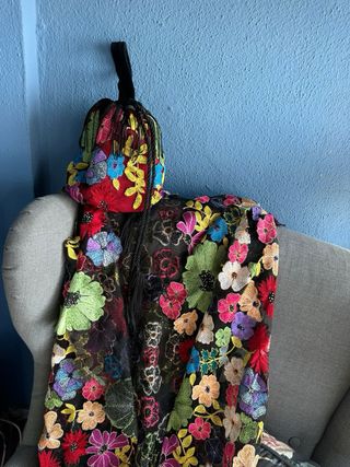 Chaleco-capa tul bordado flores multicolor