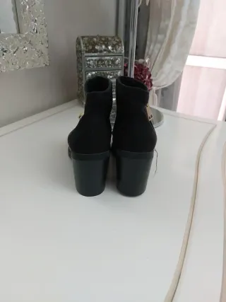 Stivaletti Stradivarius n.37