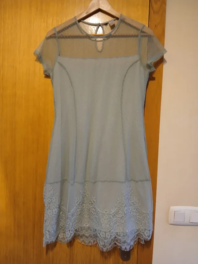 Vestido midi manga corta encaje