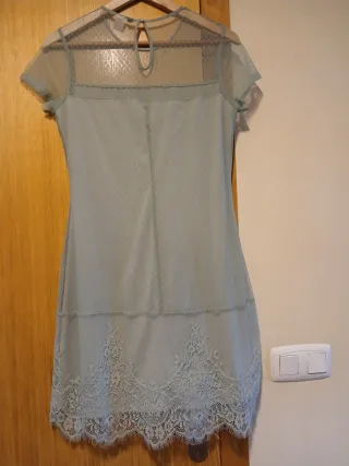 Vestido midi manga corta encaje