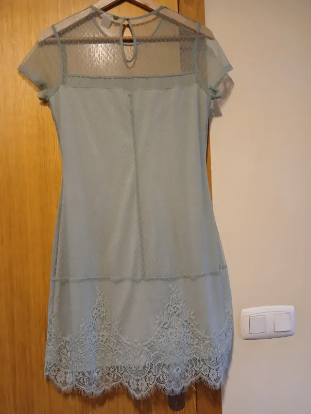 Vestido midi manga corta encaje