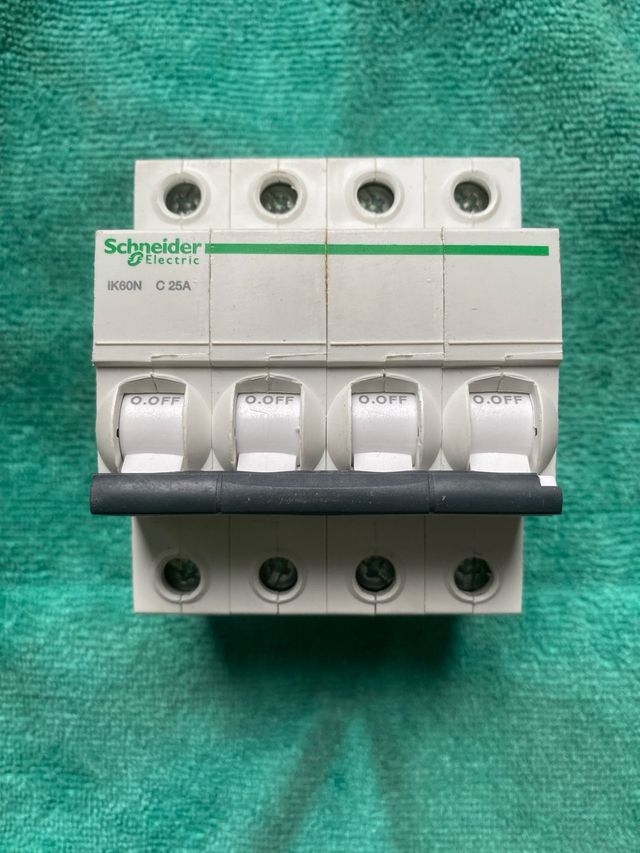 Interruptor Automático Schneider IK60N C25A