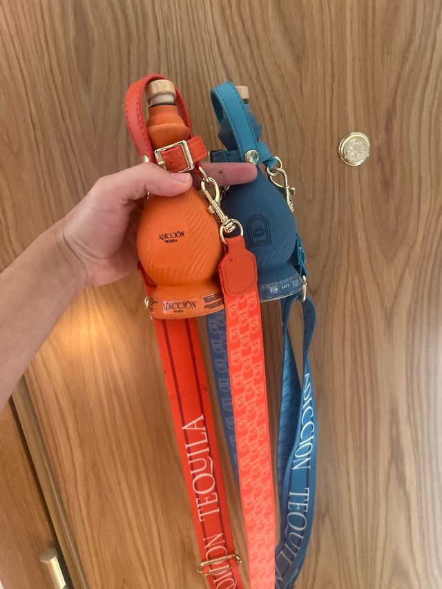 Bottiglia di Tequila Adicción con Cinturino