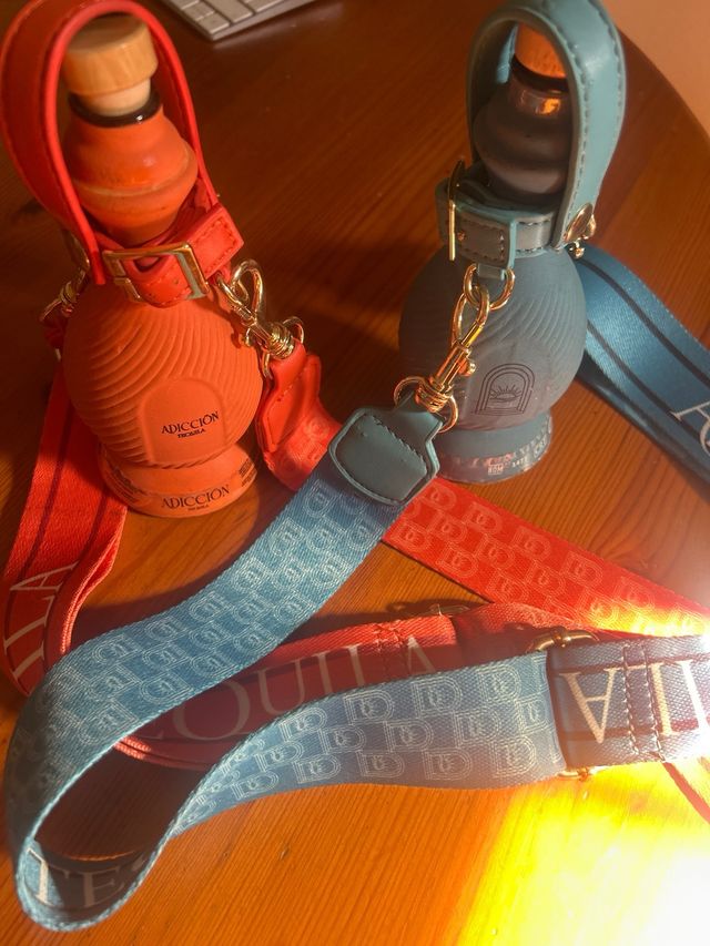 Bottiglia di Tequila Adicción con Cinturino