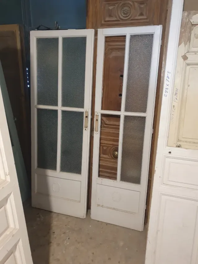 Puertas antiguas de madera y cristal