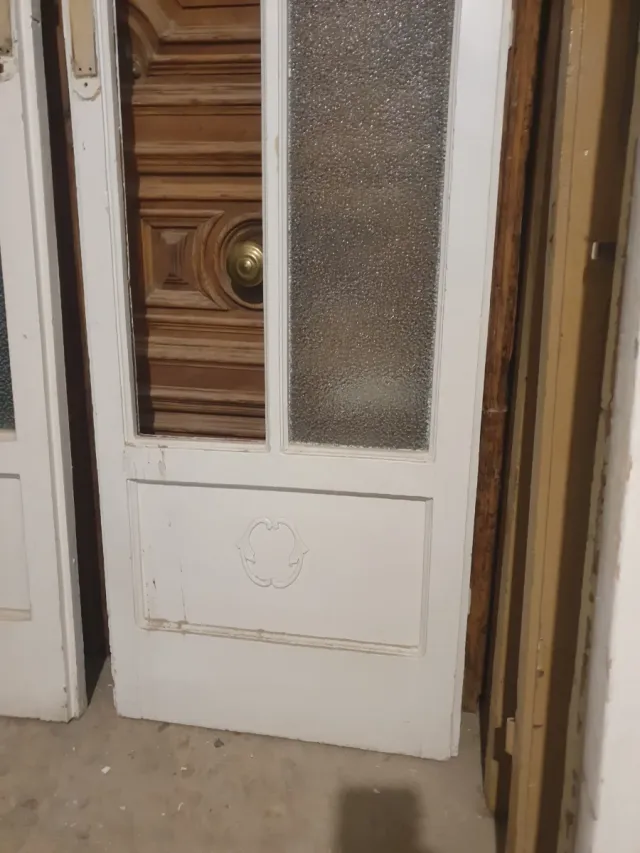 Puertas antiguas de madera y cristal